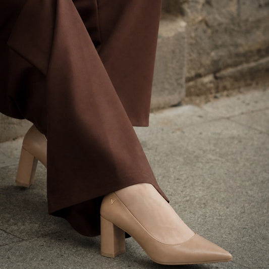 Audrey – Toasted Almond