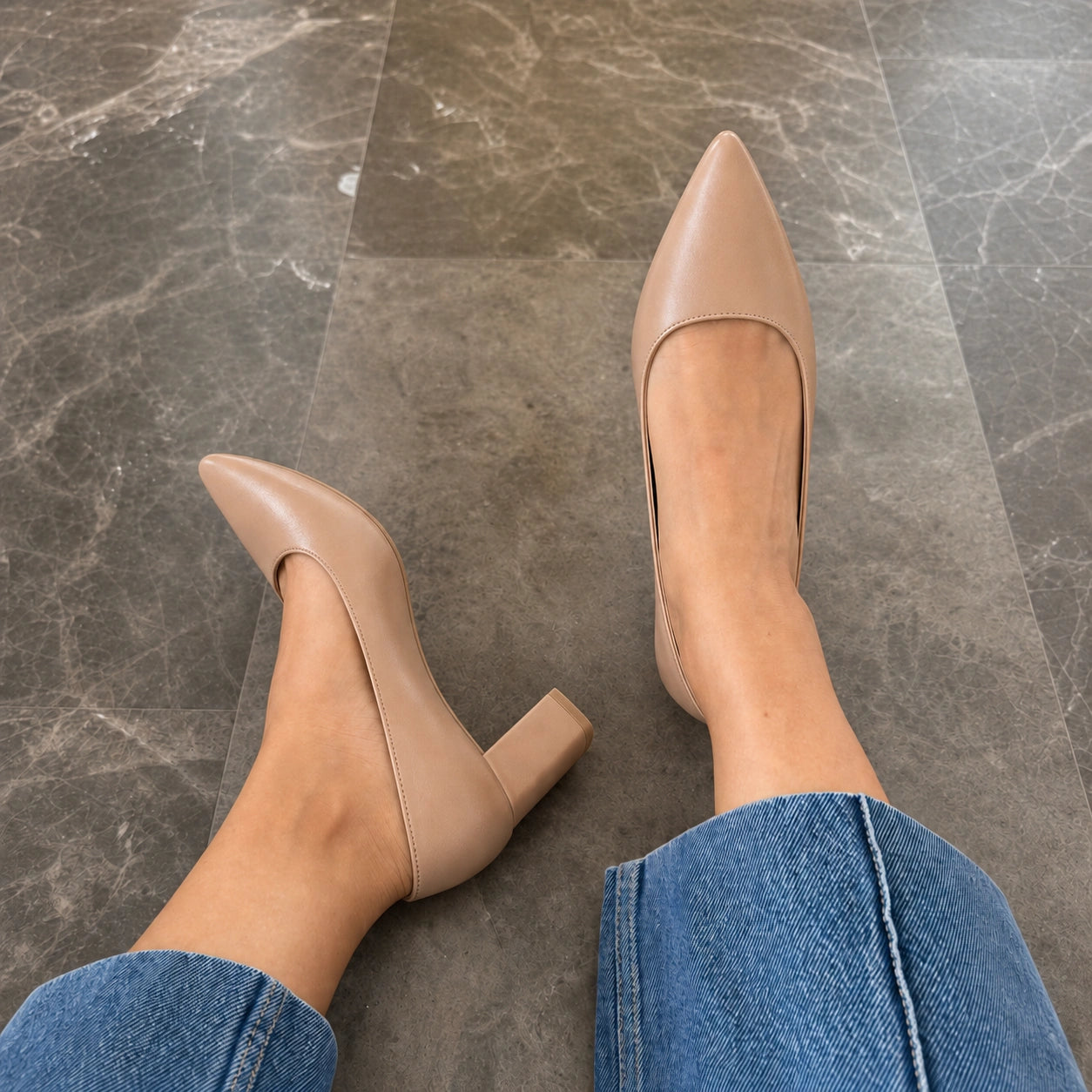 Audrey – Toasted Almond