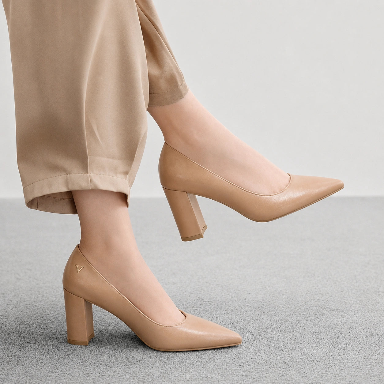 Audrey – Toasted Almond
