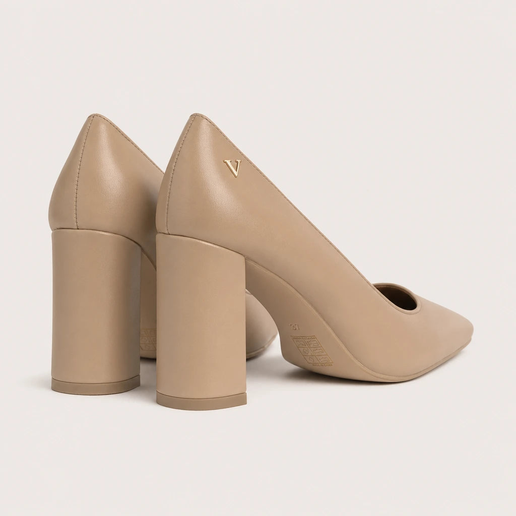Audrey – Toasted Almond