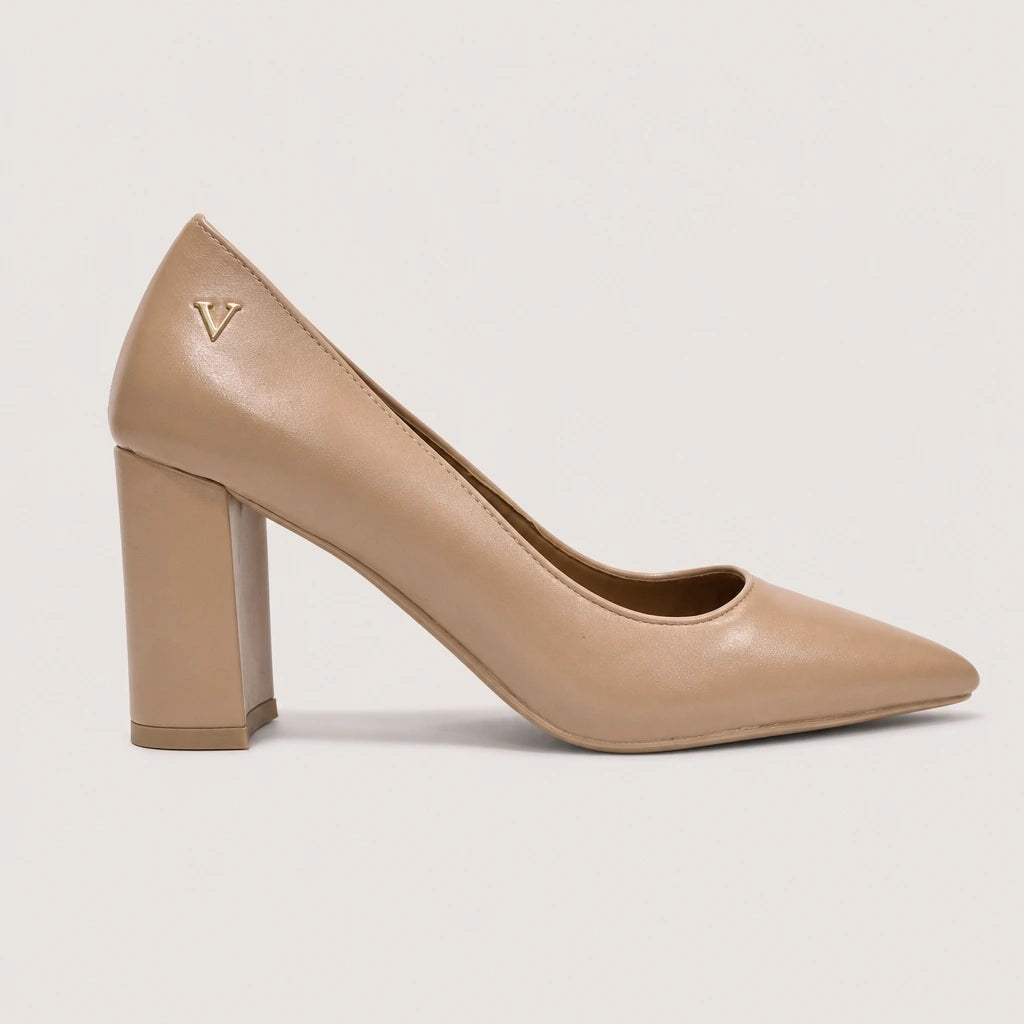 Audrey – Toasted Almond